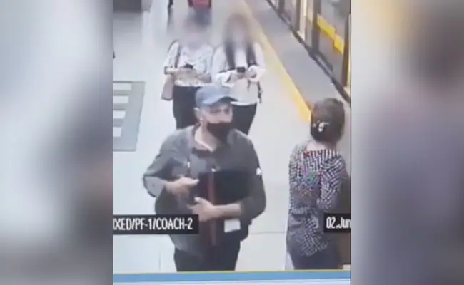 Man Arrested Delhi Metro Station
