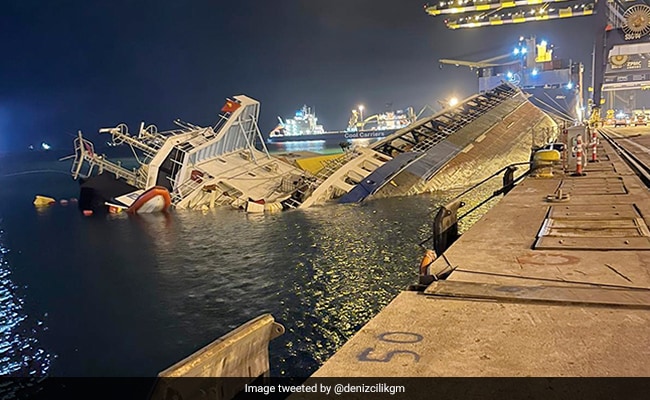 Huge Ship Sinks At Turkey Port